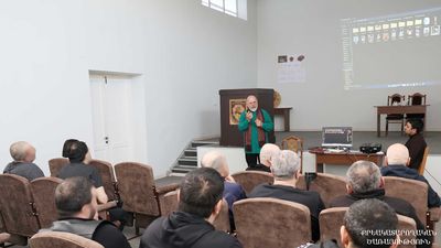 Հանդիպում գեղանկարիչ Մայիս Մխիթարյանի հետ